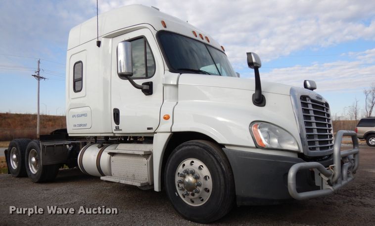 image for item DJ5803 2012 Freightliner Cascadia 125  semi truck