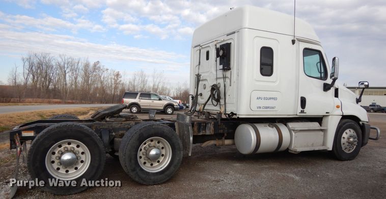 image for item DJ5803 2012 Freightliner Cascadia 125  semi truck