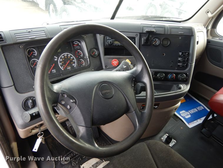 image for item DJ5803 2012 Freightliner Cascadia 125  semi truck