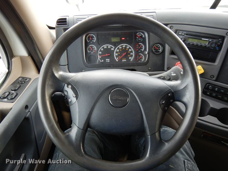 image for item DJ5803 2012 Freightliner Cascadia 125  semi truck