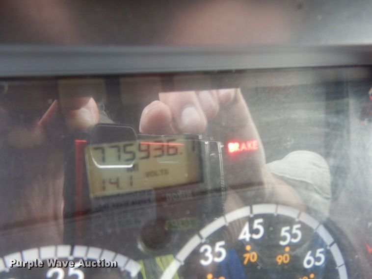 image for item DJ5803 2012 Freightliner Cascadia 125  semi truck