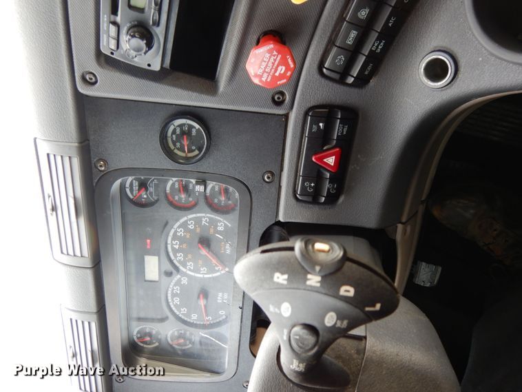 image for item DJ5803 2012 Freightliner Cascadia 125  semi truck