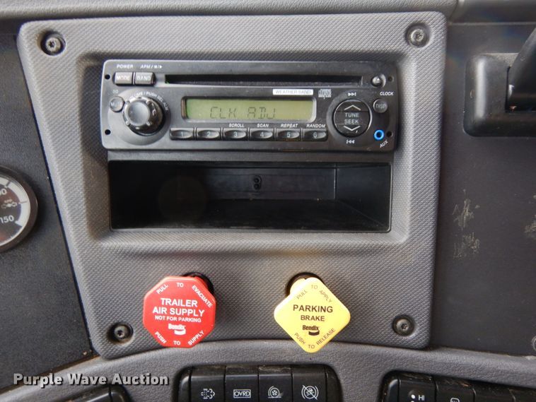 image for item DJ5803 2012 Freightliner Cascadia 125  semi truck