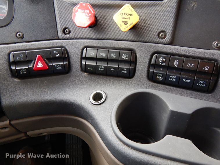 image for item DJ5803 2012 Freightliner Cascadia 125  semi truck