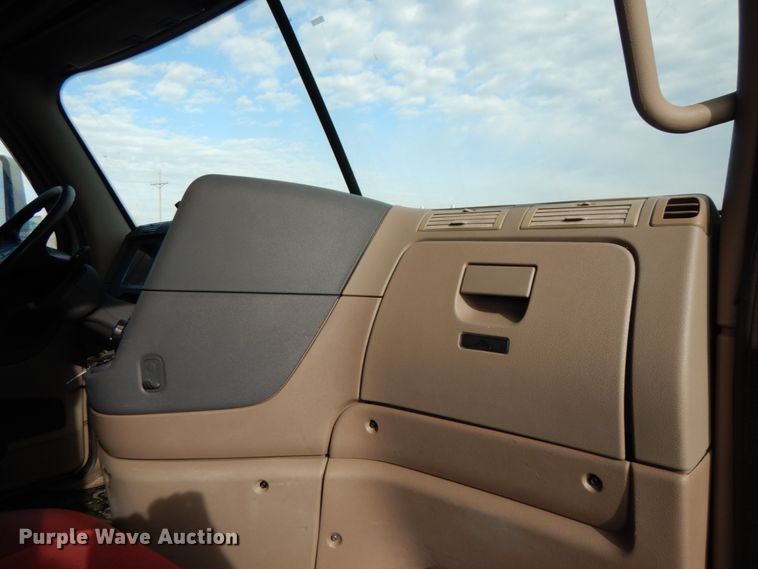 image for item DJ5803 2012 Freightliner Cascadia 125  semi truck