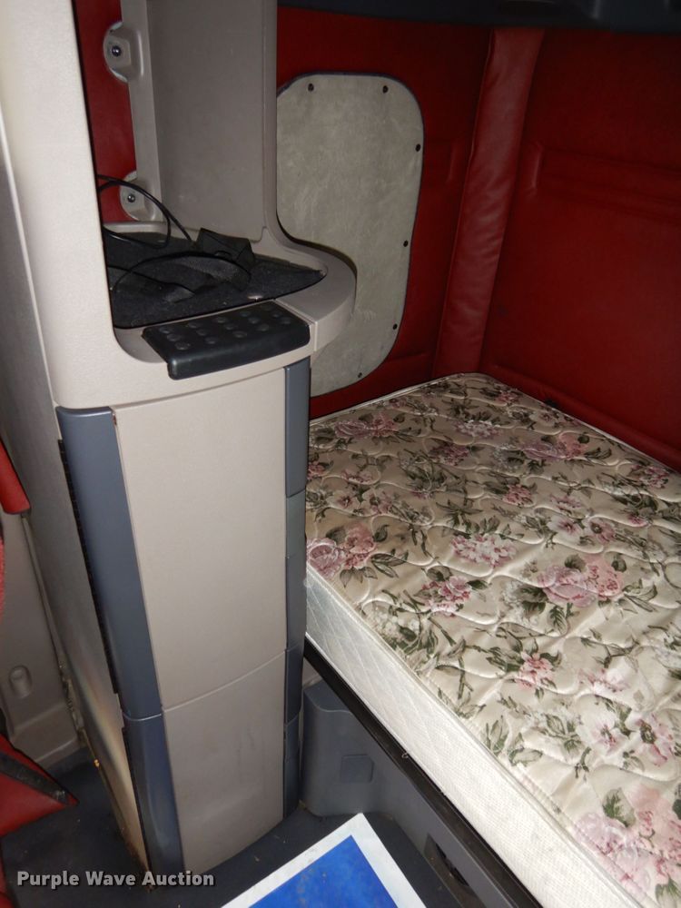 image for item DJ5803 2012 Freightliner Cascadia 125  semi truck