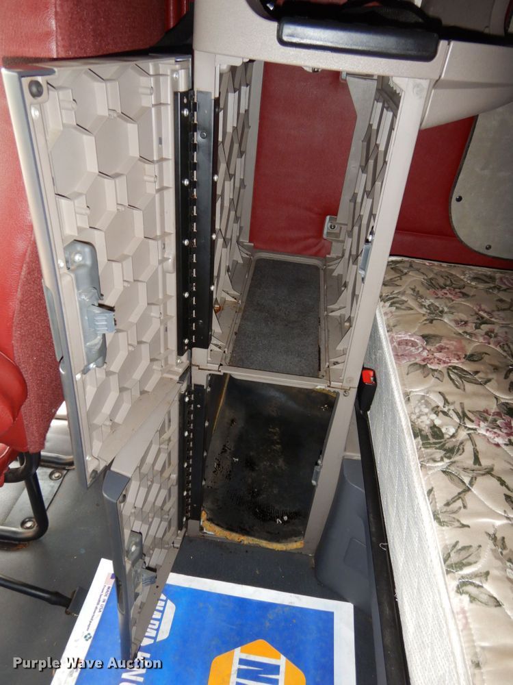 image for item DJ5803 2012 Freightliner Cascadia 125  semi truck