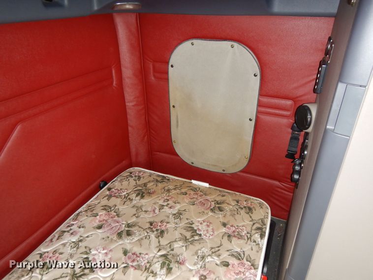 image for item DJ5803 2012 Freightliner Cascadia 125  semi truck