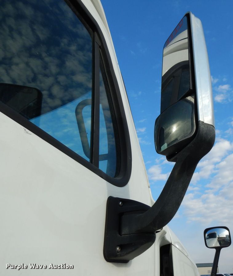 image for item DJ5803 2012 Freightliner Cascadia 125  semi truck