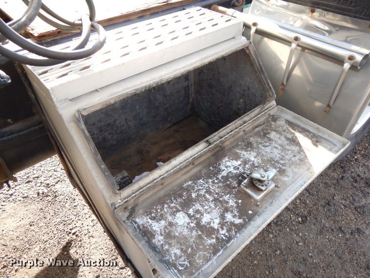 image for item DJ5803 2012 Freightliner Cascadia 125  semi truck