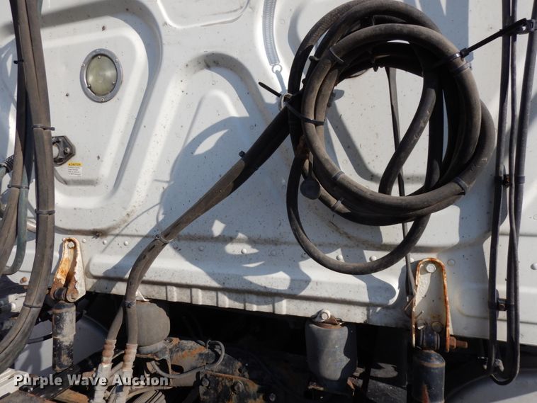 image for item DJ5803 2012 Freightliner Cascadia 125  semi truck