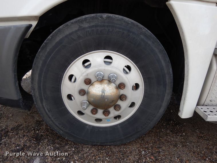 image for item DJ5803 2012 Freightliner Cascadia 125  semi truck