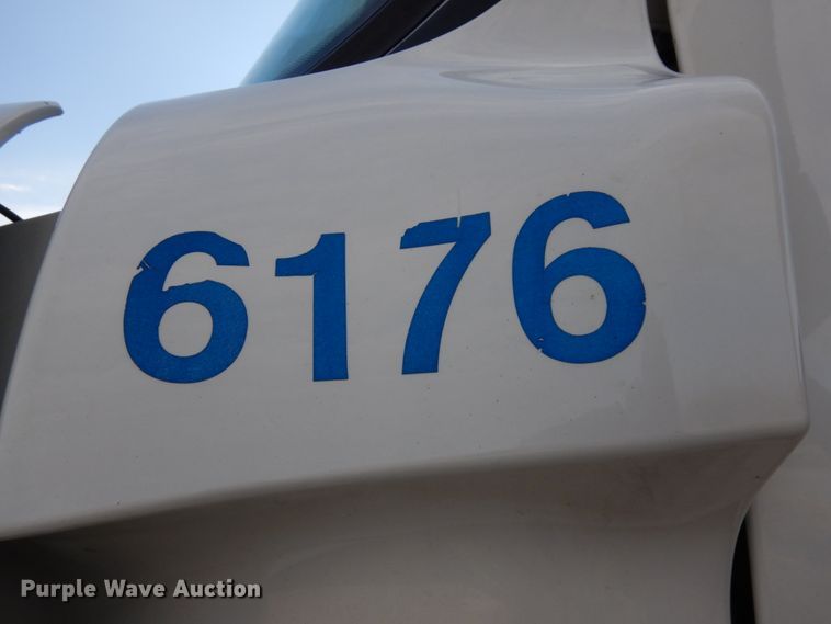 image for item DJ5803 2012 Freightliner Cascadia 125  semi truck