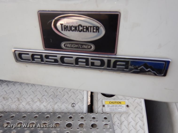 image for item DJ5803 2012 Freightliner Cascadia 125  semi truck