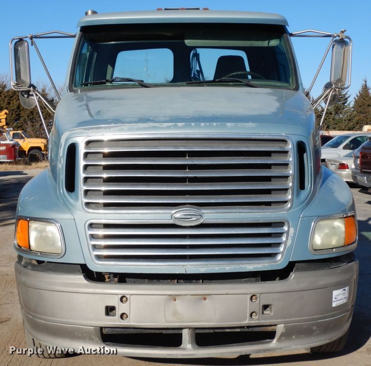image for item DJ5823 2000 Sterling AT9513  semi truck