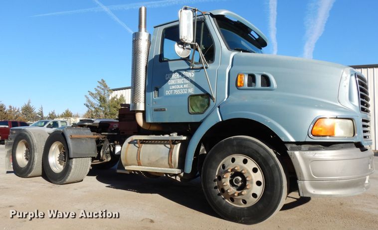 image for item DJ5823 2000 Sterling AT9513  semi truck