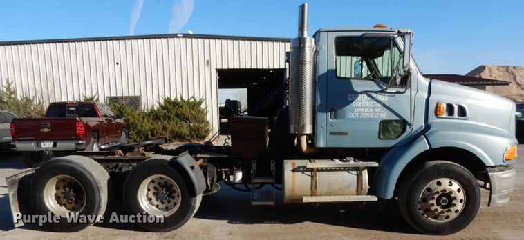 image for item DJ5823 2000 Sterling AT9513  semi truck