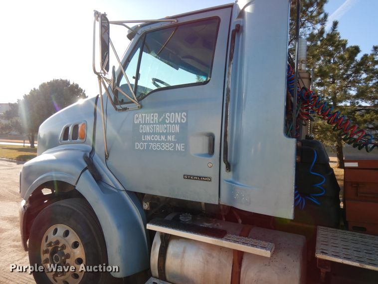 image for item DJ5823 2000 Sterling AT9513  semi truck