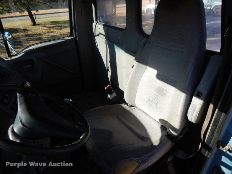 image for item DJ5823 2000 Sterling AT9513  semi truck