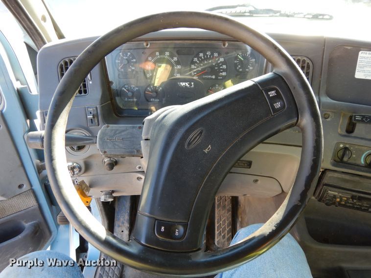 image for item DJ5823 2000 Sterling AT9513  semi truck