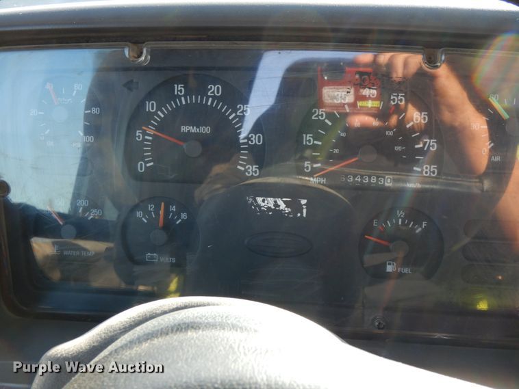 image for item DJ5823 2000 Sterling AT9513  semi truck