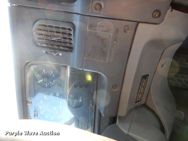 image for item DJ5823 2000 Sterling AT9513  semi truck