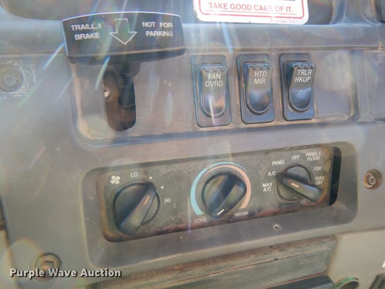 image for item DJ5823 2000 Sterling AT9513  semi truck