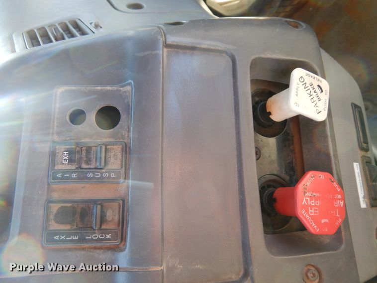 image for item DJ5823 2000 Sterling AT9513  semi truck