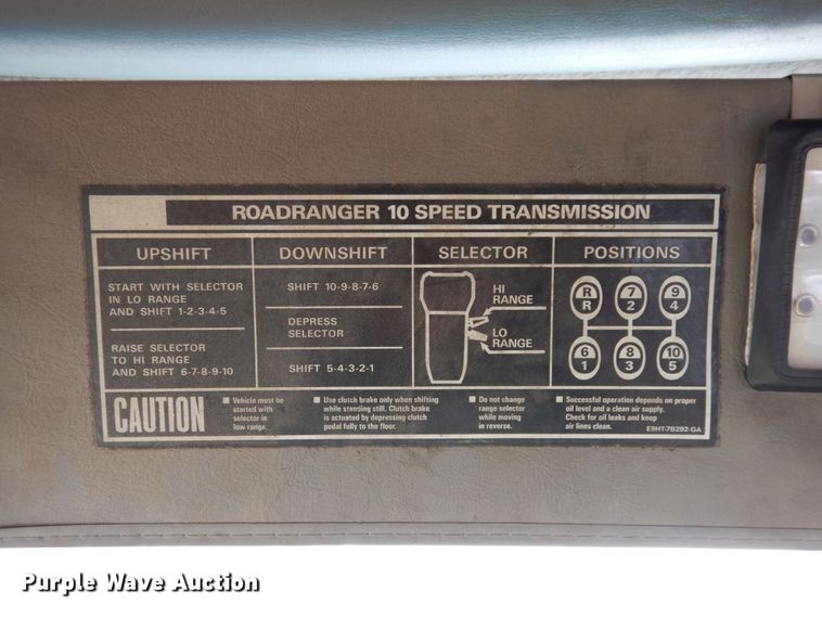 image for item DJ5823 2000 Sterling AT9513  semi truck