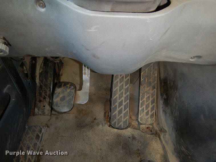 image for item DJ5823 2000 Sterling AT9513  semi truck