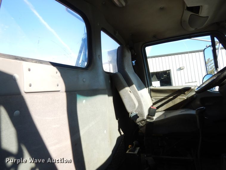 image for item DJ5823 2000 Sterling AT9513  semi truck