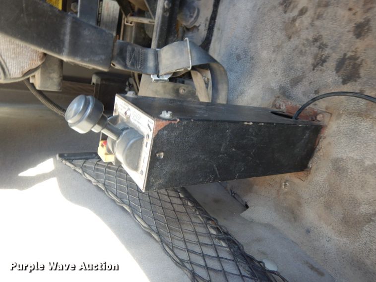 image for item DJ5823 2000 Sterling AT9513  semi truck