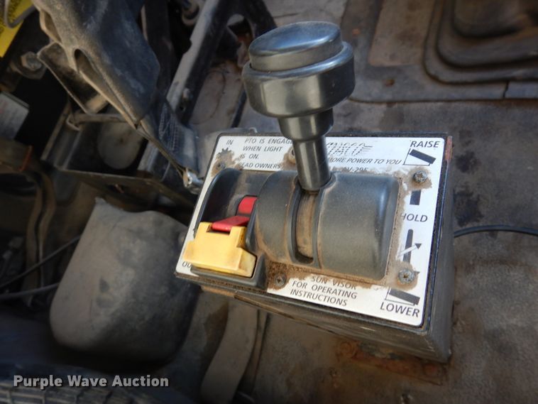 image for item DJ5823 2000 Sterling AT9513  semi truck