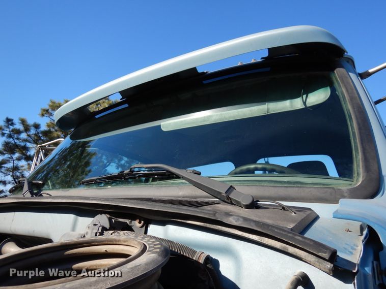 image for item DJ5823 2000 Sterling AT9513  semi truck