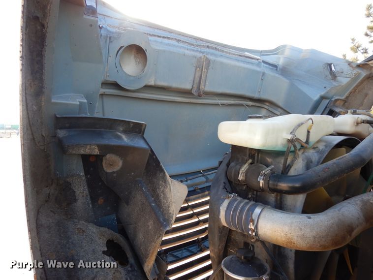 image for item DJ5823 2000 Sterling AT9513  semi truck