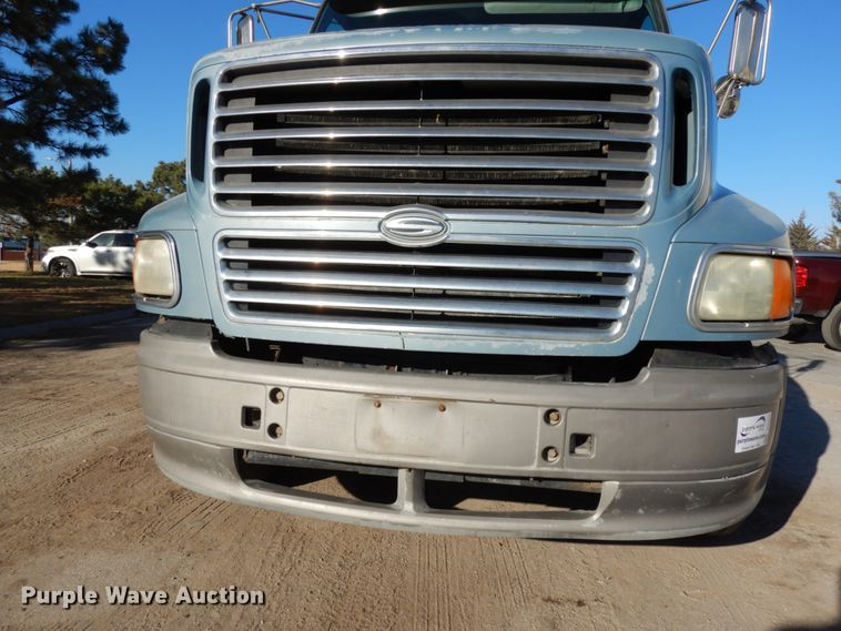 image for item DJ5823 2000 Sterling AT9513  semi truck