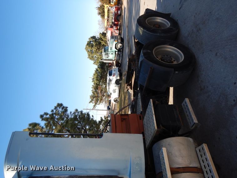 image for item DJ5823 2000 Sterling AT9513  semi truck