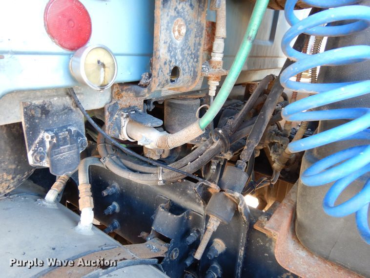 image for item DJ5823 2000 Sterling AT9513  semi truck