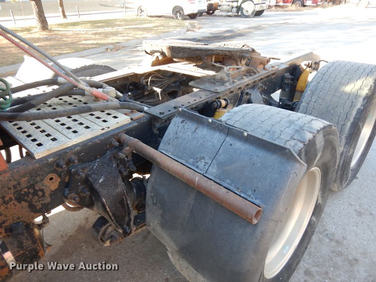 image for item DJ5823 2000 Sterling AT9513  semi truck