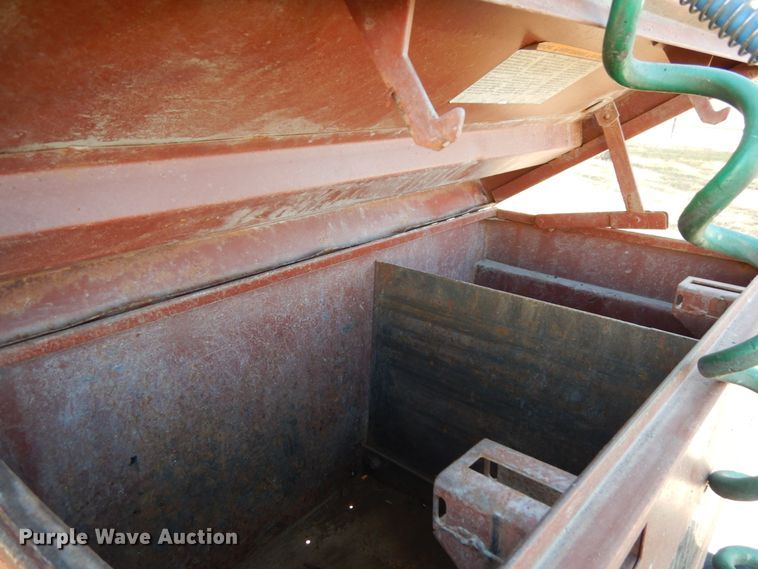 image for item DJ5823 2000 Sterling AT9513  semi truck