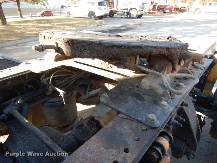 image for item DJ5823 2000 Sterling AT9513  semi truck