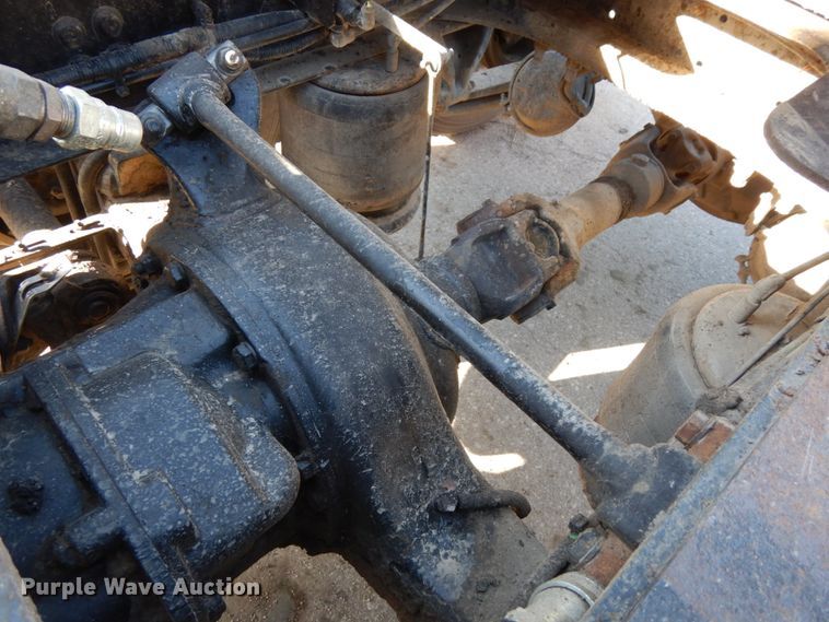 image for item DJ5823 2000 Sterling AT9513  semi truck