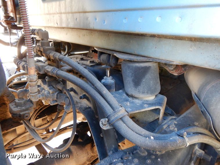 image for item DJ5823 2000 Sterling AT9513  semi truck