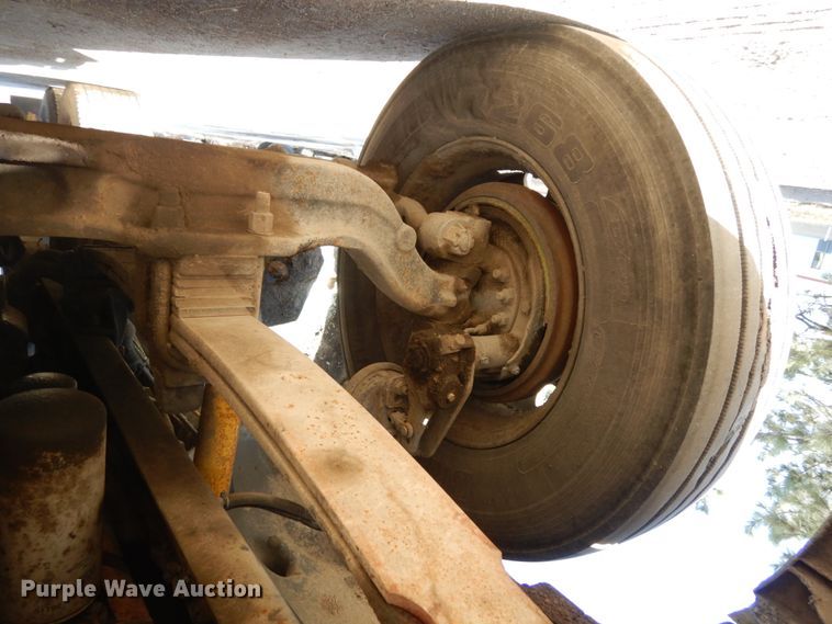 image for item DJ5823 2000 Sterling AT9513  semi truck