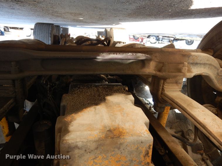 image for item DJ5823 2000 Sterling AT9513  semi truck