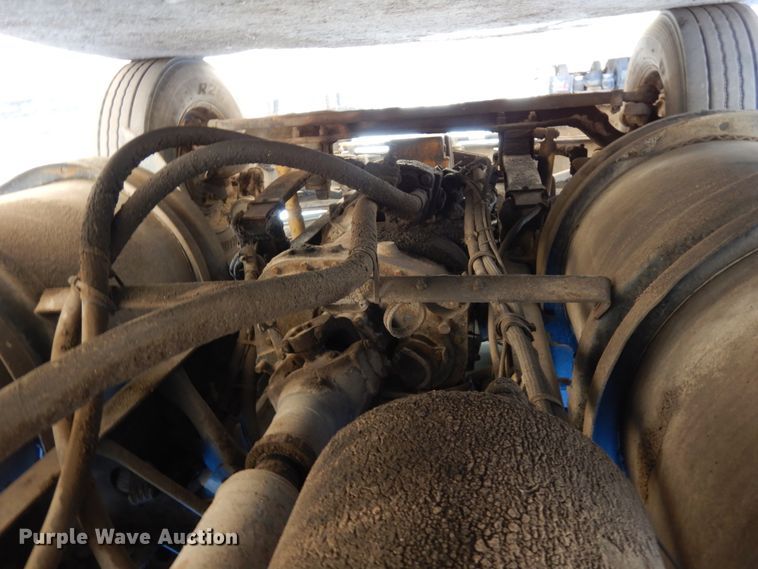 image for item DJ5823 2000 Sterling AT9513  semi truck