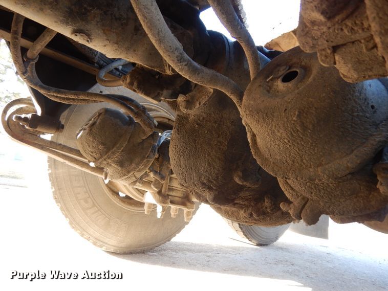 image for item DJ5823 2000 Sterling AT9513  semi truck