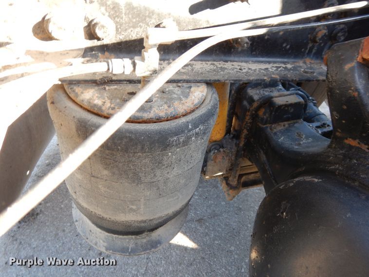 image for item DJ5823 2000 Sterling AT9513  semi truck