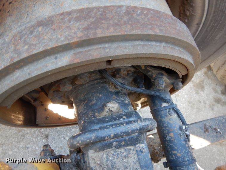 image for item DJ5823 2000 Sterling AT9513  semi truck