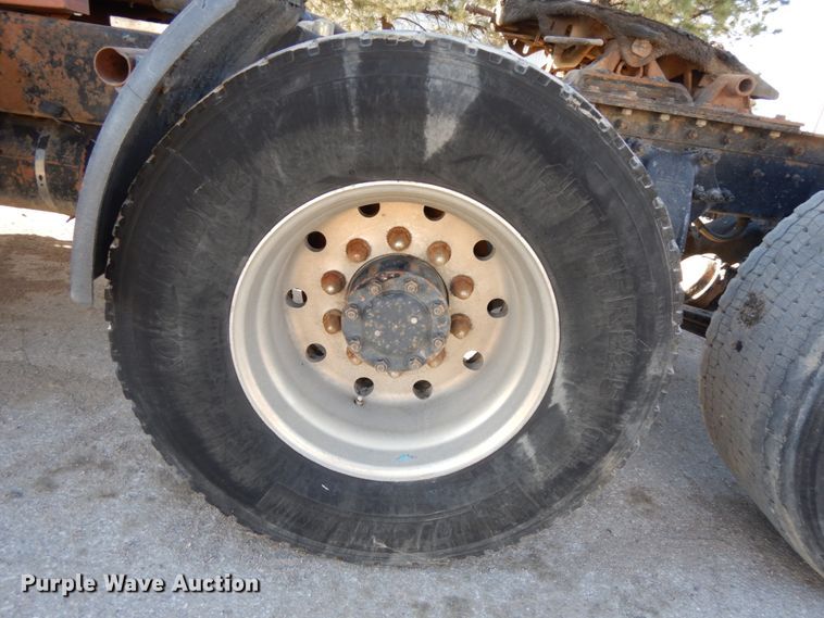 image for item DJ5823 2000 Sterling AT9513  semi truck